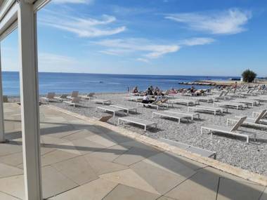 APARTMENTS LUČO NEAR THE BEACH AND CITY CENTER