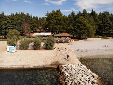 APARTMENTS LUČO NEAR THE BEACH AND CITY CENTER