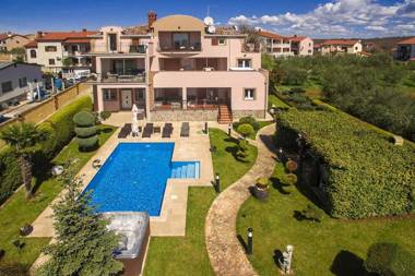 Viki Sani Stiven Evan Teo Goran