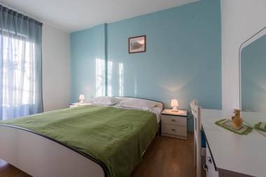 Apartment Paola for max 7 Pax with 3 bedrooms large garden and spacious balconies overlooking the sea