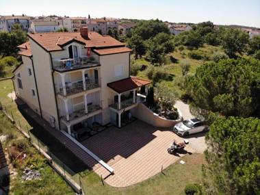 Apartments house Tomic for max 22 persons Maj Poreč