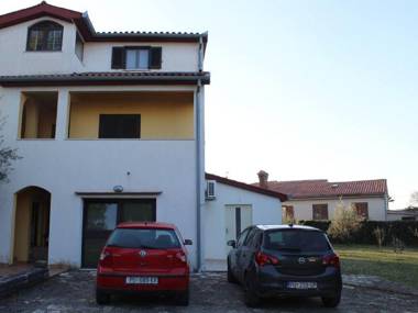Adorable house apartment with garden view !