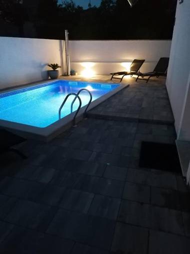 Apartment Vedran with pool near Porec