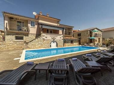 Nice decorated- rustic apartment Fiorela II in Villa Valtrazza with shared Pool