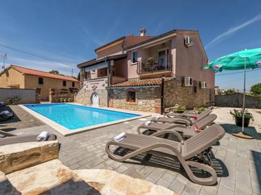 Nice decorated- rustic apartment Fiorela II in Villa Valtrazza with shared Pool