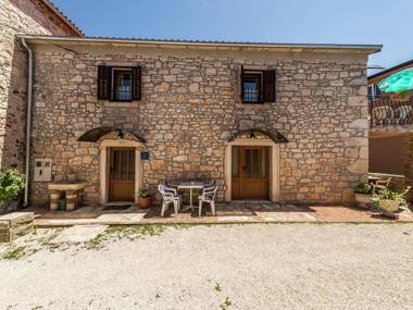 Nice decorated- rustic apartment Fiorela II in Villa Valtrazza with shared Pool