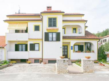Apartment for two persons with balcony close to the centre of Porec and beach