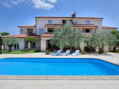 Comfortable apartment with pool Wi-Fi and air conditioning ideal for a couple