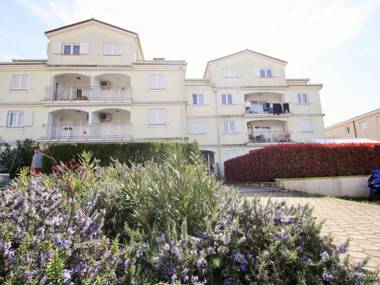 Apartment ideal for couples with free Wi-Fi air-conditioning and parking