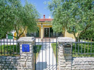 Beautifull spacious family villa with private pool privacy and relax guaranteed