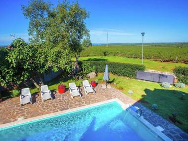 Comfortable holiday house with sea view and beautiful large yard