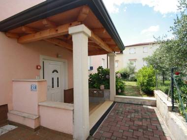 Nicely furnished apartment with two bedrooms and terrace 1 km from the beach