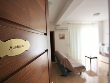 Nicely furnished apartment with two bedrooms and terrace 1 km from the beach