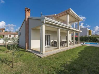 Villa with private pool and garden near Porec and water park