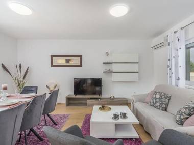 Villa with private pool and garden near Porec and water park