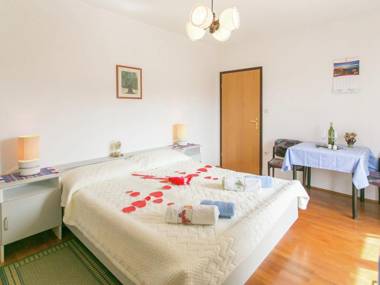 Apartment 45 m2 on the first floor with garden view and air condition