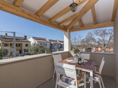 Beautiful decorated apartment with sea view near the olive groves and the sea