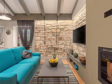 Beautiful decorated apartment with sea view near the olive groves and the sea