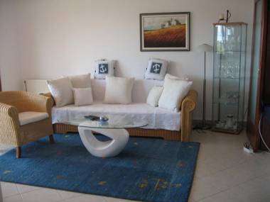 Peaceful house only 900m from the sea with swimming pool BBQ WiFi airco
