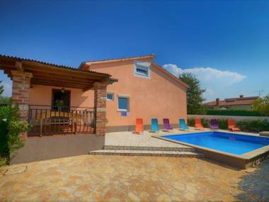 Modern apartment located on the ground floor with shared pool near Porec