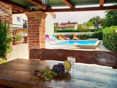 Modern apartment located on the ground floor with shared pool near Porec