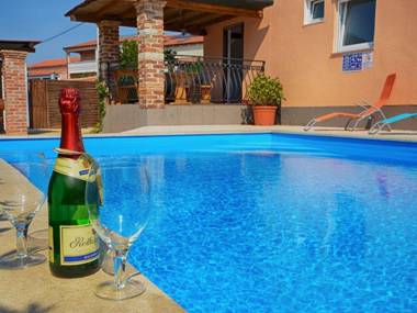 Modern apartment located on the ground floor with shared pool near Porec