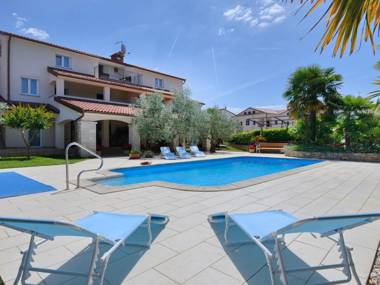 Modern apartment with pool free Wi-Fi and air conditioning ideal for a couple