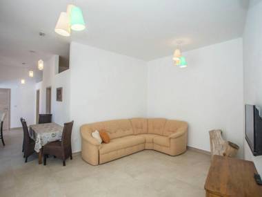 Modern apartment Noa IV in Villa Valtrazza with pool for 4 - 6 persons