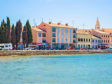 One bedroom apartment with direct sea view located in the old town of Porec