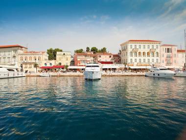 One bedroom apartment with direct sea view located in the old town of Porec