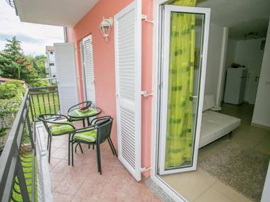 Nice decorated one bedroom apartment with balcony private parking