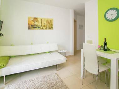 Nice decorated one bedroom apartment with balcony private parking