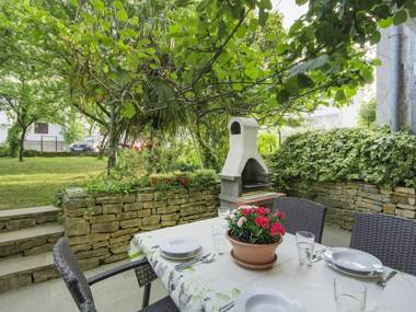 Newly renovated ground floor apartment with garden