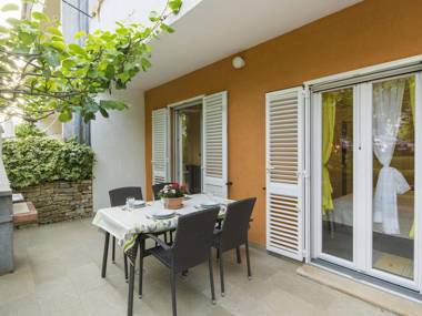 Newly renovated ground floor apartment with garden