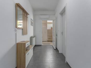 Newly renovated ground floor apartment with garden