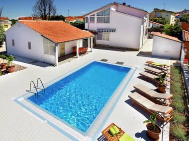 Comfortable holiday house with private pool near the beaches
