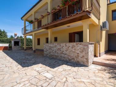 Secluded Apartment in Poreč with Garden