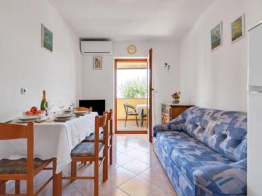 Secluded Apartment in Poreč with Garden