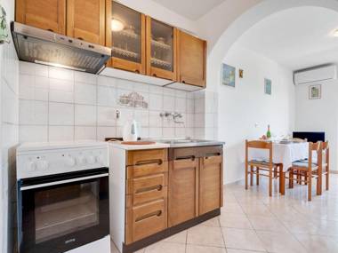 Secluded Apartment in Poreč with Garden