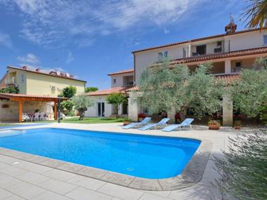 Apartment with common Pool Balcony and Barbecue in Mali Maj near Porec