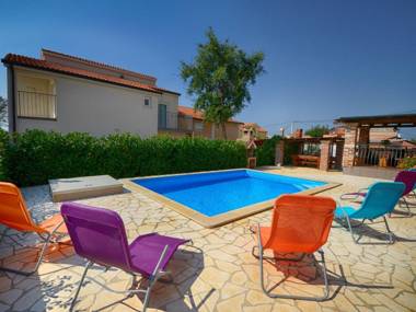 Apartment on the groundfloor in with shared pool and garden