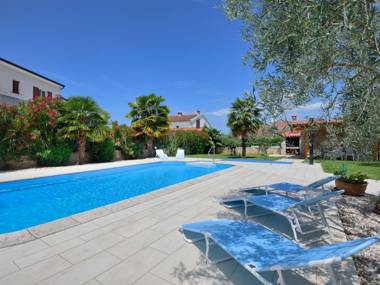 Modern apartment with pool free Wi-Fi and air conditioning ideal for a family