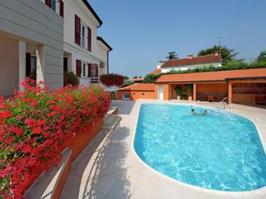 Apartment with shared pool terrace A/C and wifi  800 m from the beach