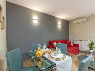 Apartment with shared pool terrace A/C and wifi  800 m from the beach