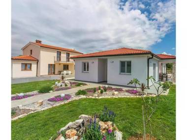 Charming Villa Frontera in Nova Vas with private Pool for 6 people