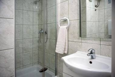 Apts&rooms Robi-50m from beach