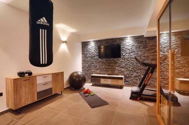 Luxury VILLA CECILIA with 4 en-suite bedrooms located 250m from the beach in Podstrana max 8 people