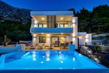 Villa Leona a luxury villa near Makarska heated pool