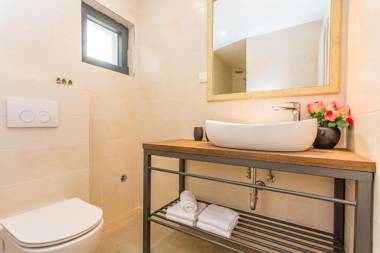 Villa Perla Blu with 4 bedrooms heated pool jacuzzi 50m from beach