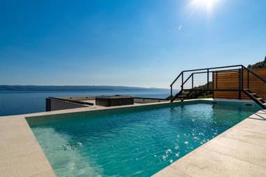 Seaview Villa BLUE LAGOON with private pool jacuzzi media room 6 bedrooms beach 70m